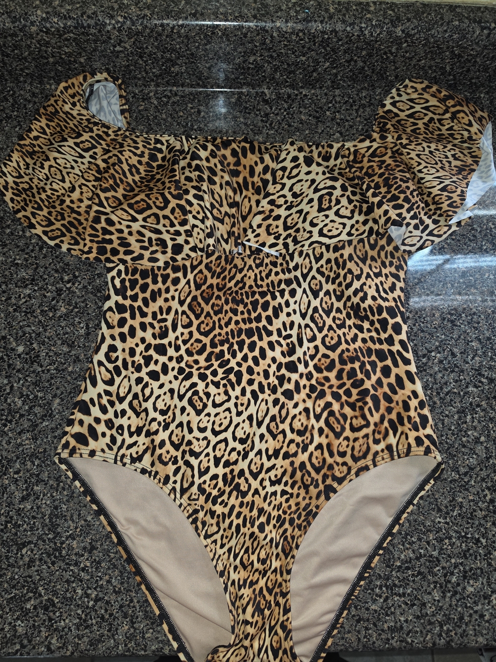 Victoria's Secret Leopard Print One-Piece Swimsuit in Tan & Black Size M